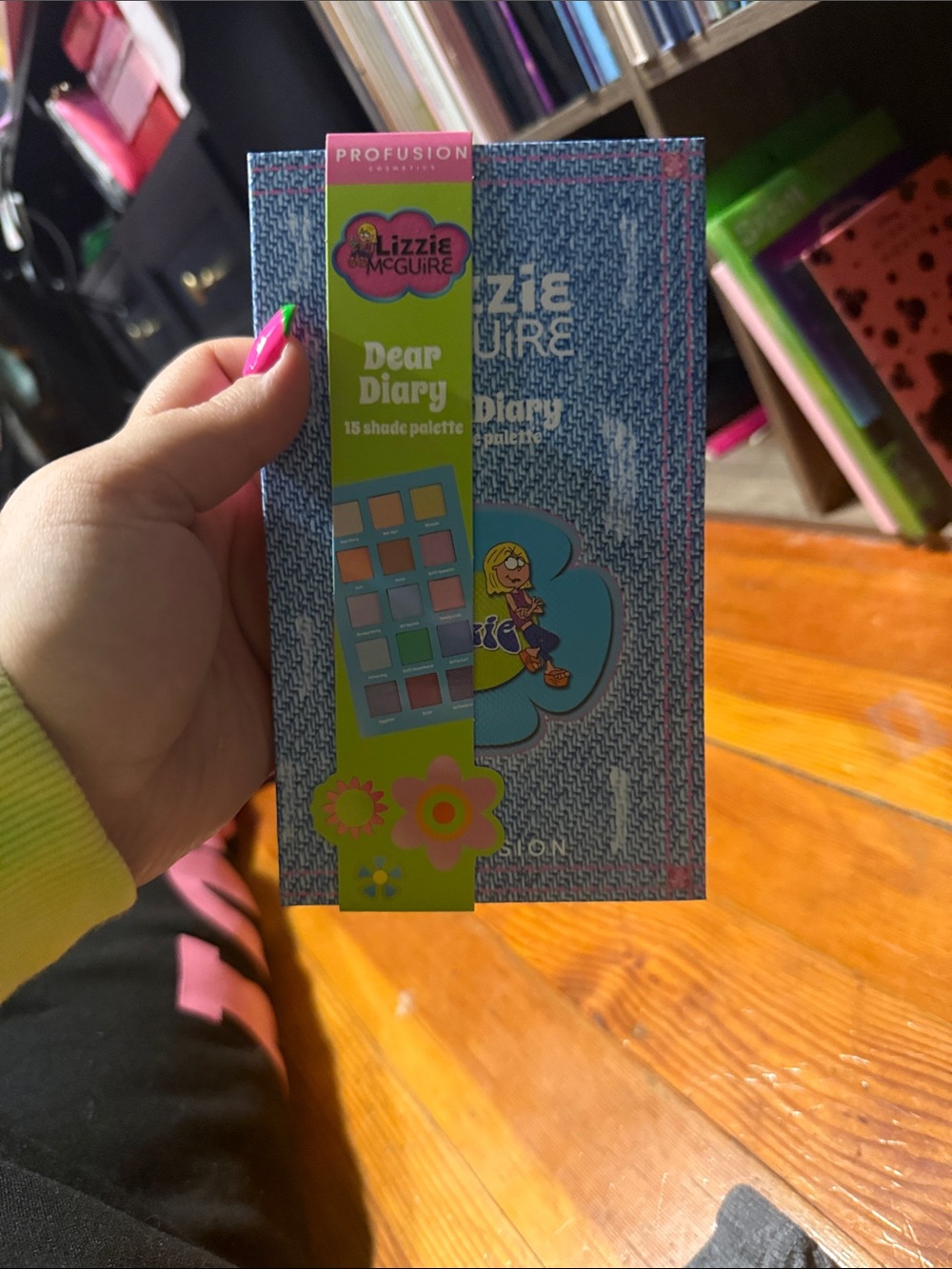 Lizzie McGuire Makeup & Brush Set - Picture 9 of 9